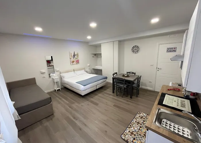 F Rooms Napoli Via Sementini